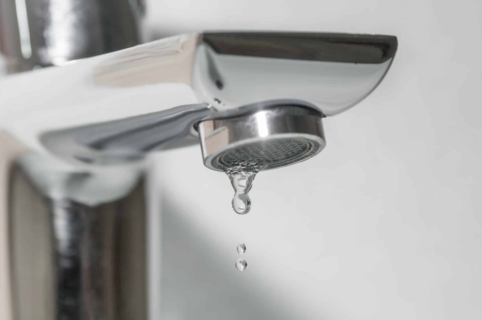 Low-flow fixtures. Bath faucet with water droplets.